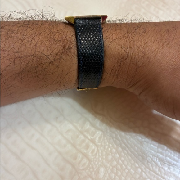Gucci Black and Gold Square Watch - Picture 10 of 13